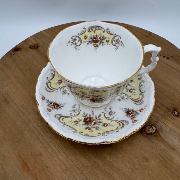 Royal Albert Tea Cup and Saucer Set September Song Pattern England Vintage - Picture 2 of 9